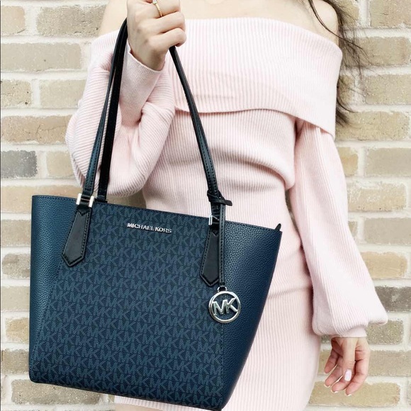 Sale ‼️‼️👜💕-NWT Michael Kors Tote - Picture 5 of 8